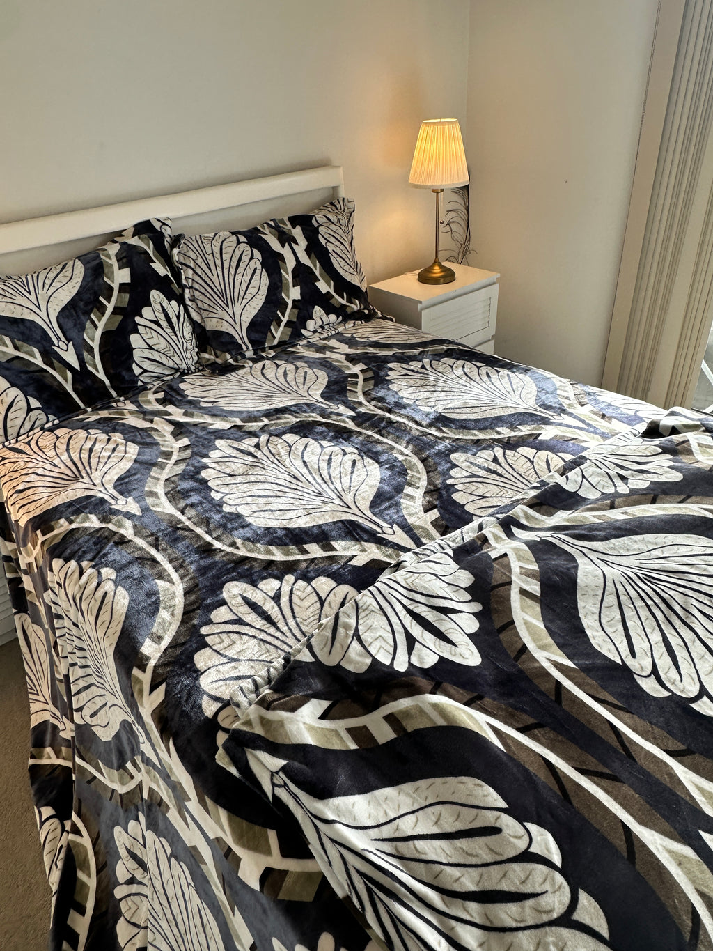 Quilt-set ✨Luxury 4-Piece Quilt Set – Elegant Leaf Design✨ (2yrs Guarantee)