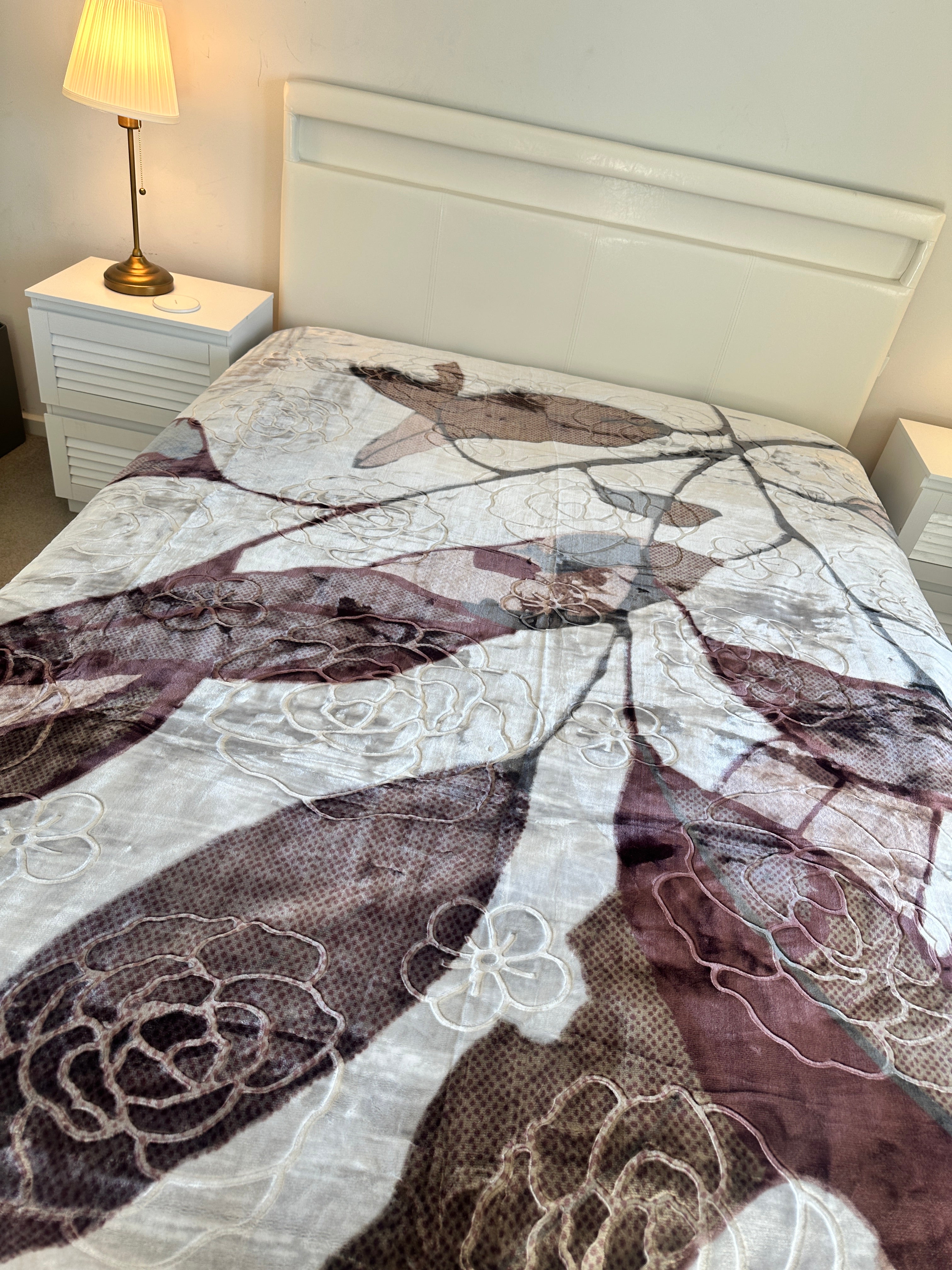 Double-Sided Luxury Blanket – Elegant Floral Design