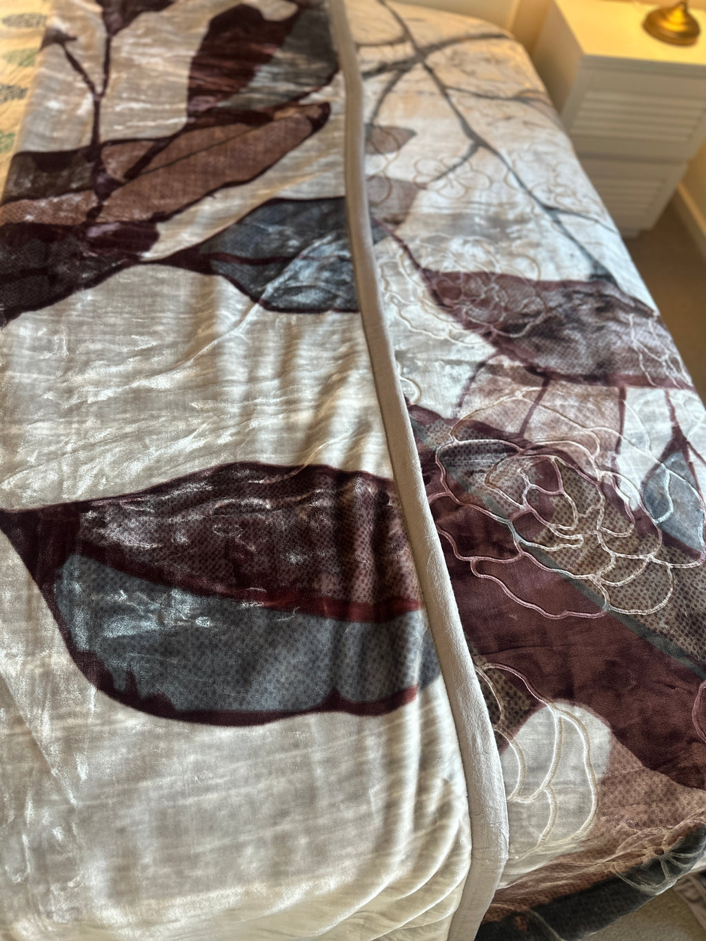 Double-Sided Luxury Blanket – Elegant Floral Design