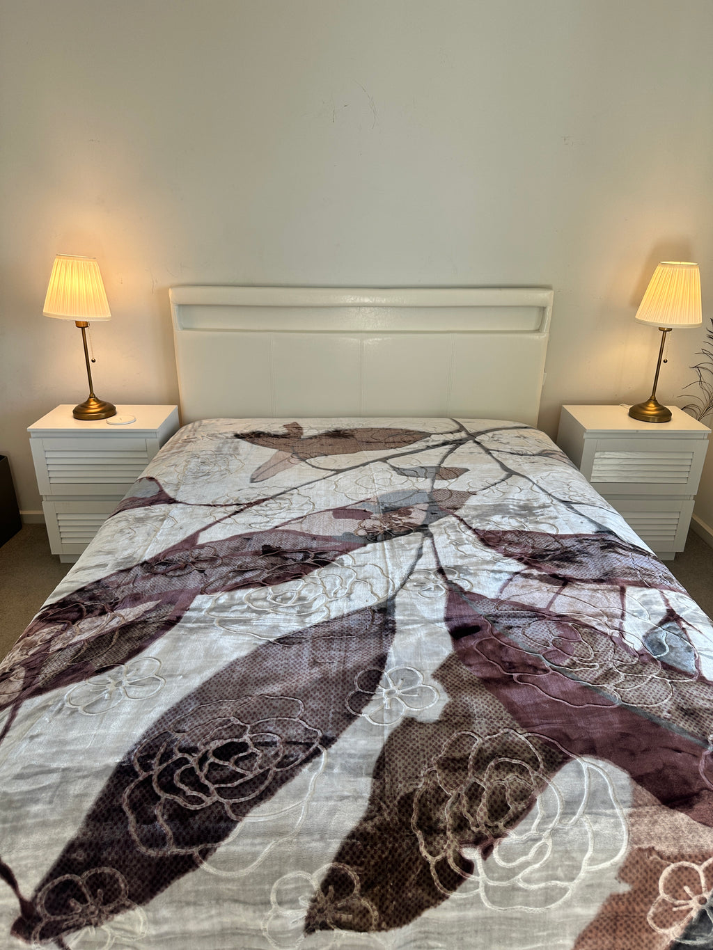 Double-Sided Luxury Blanket – Elegant Floral Design