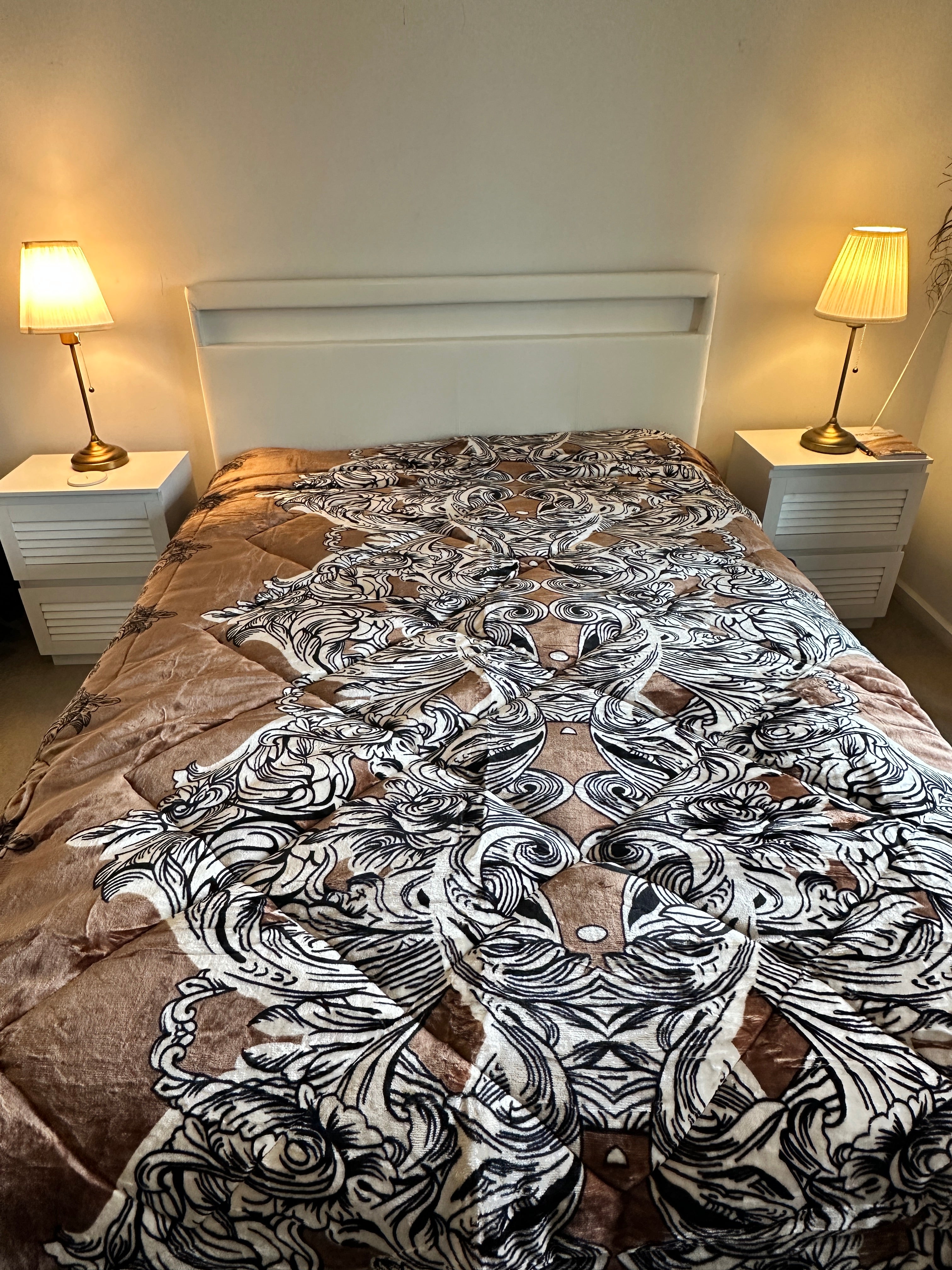 Luxury Winter Quilt – Soft, Warm & Elegant (2 year Guarantee)