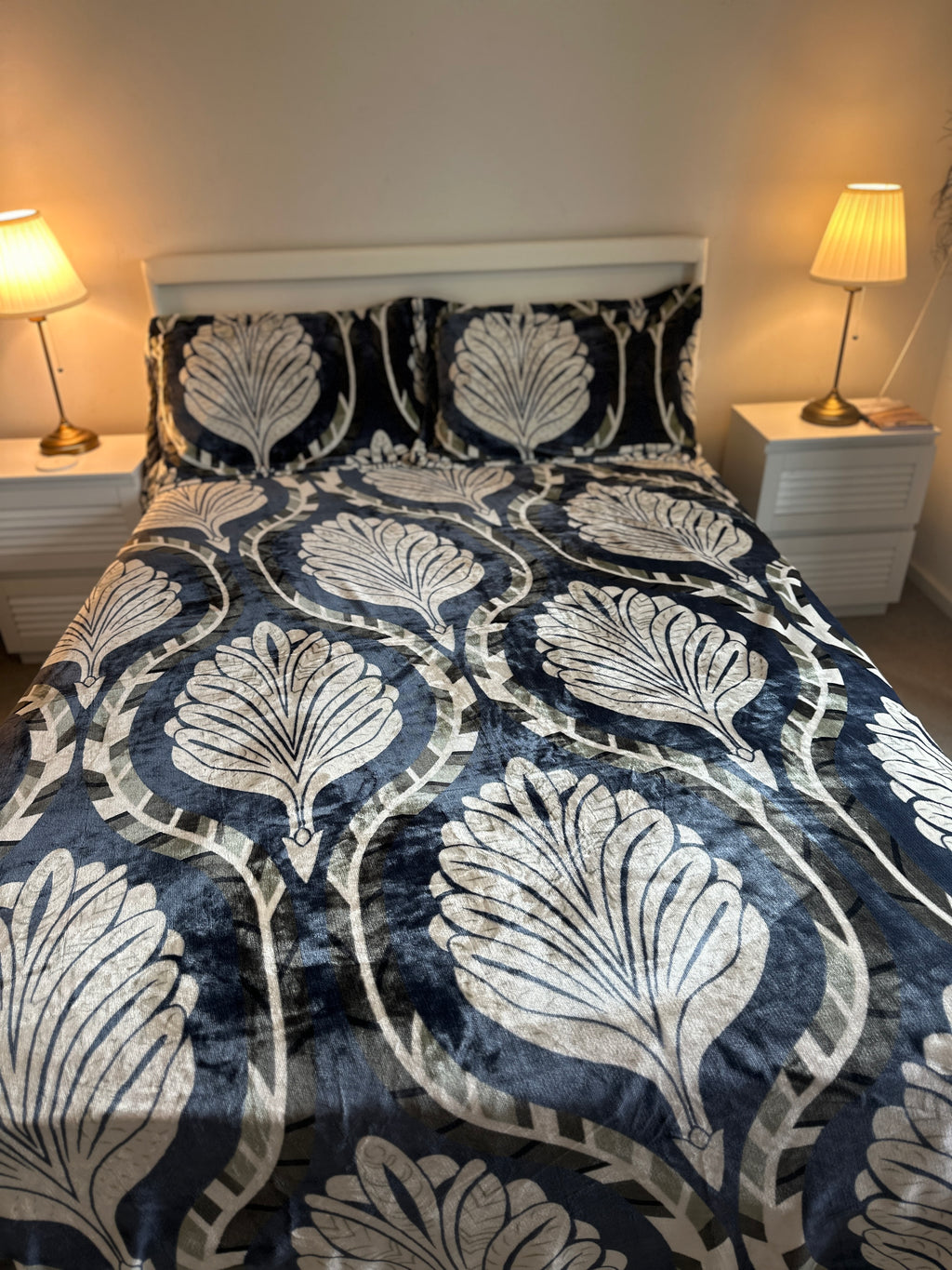 Premium Winter Bedsheet Set – Soft, Warm & Cozy