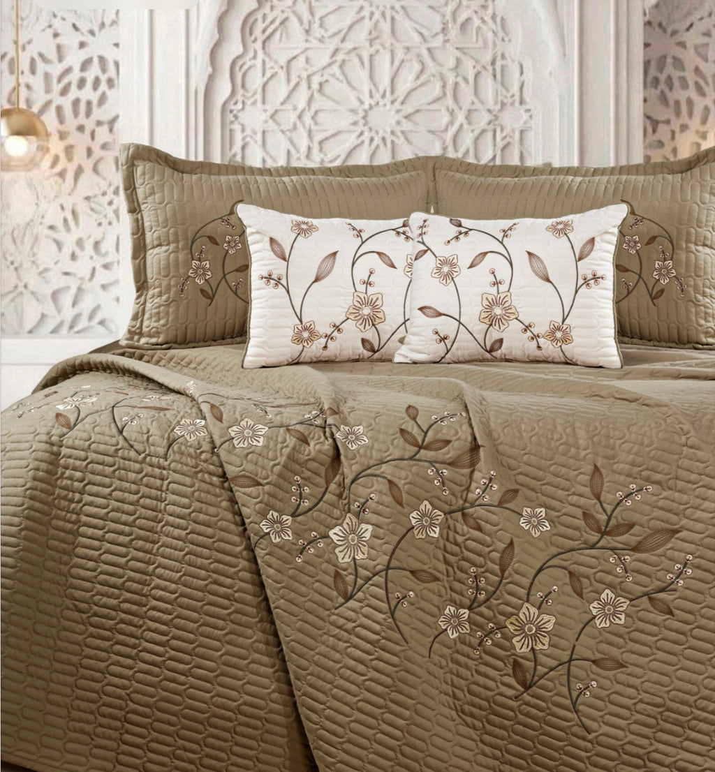 Elegant 5-Piece Bedsheet Set – Soft, Stylish & Comfortable (1year Guarantee)