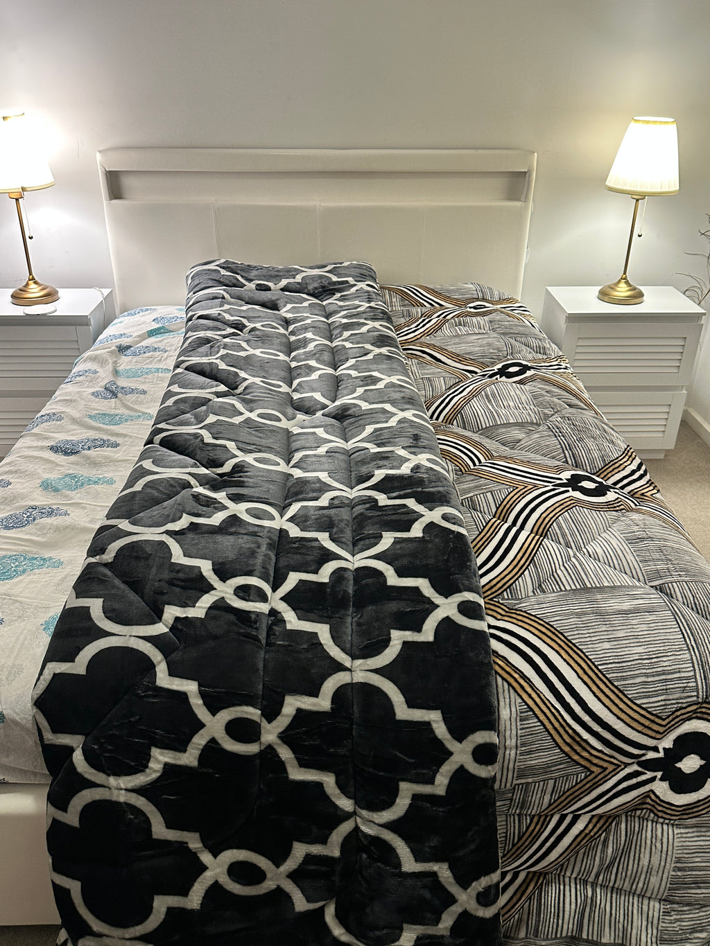 ✨ Luxury Reversible Winter Quilt – Soft, Stylish & Ultra Cozy ✨