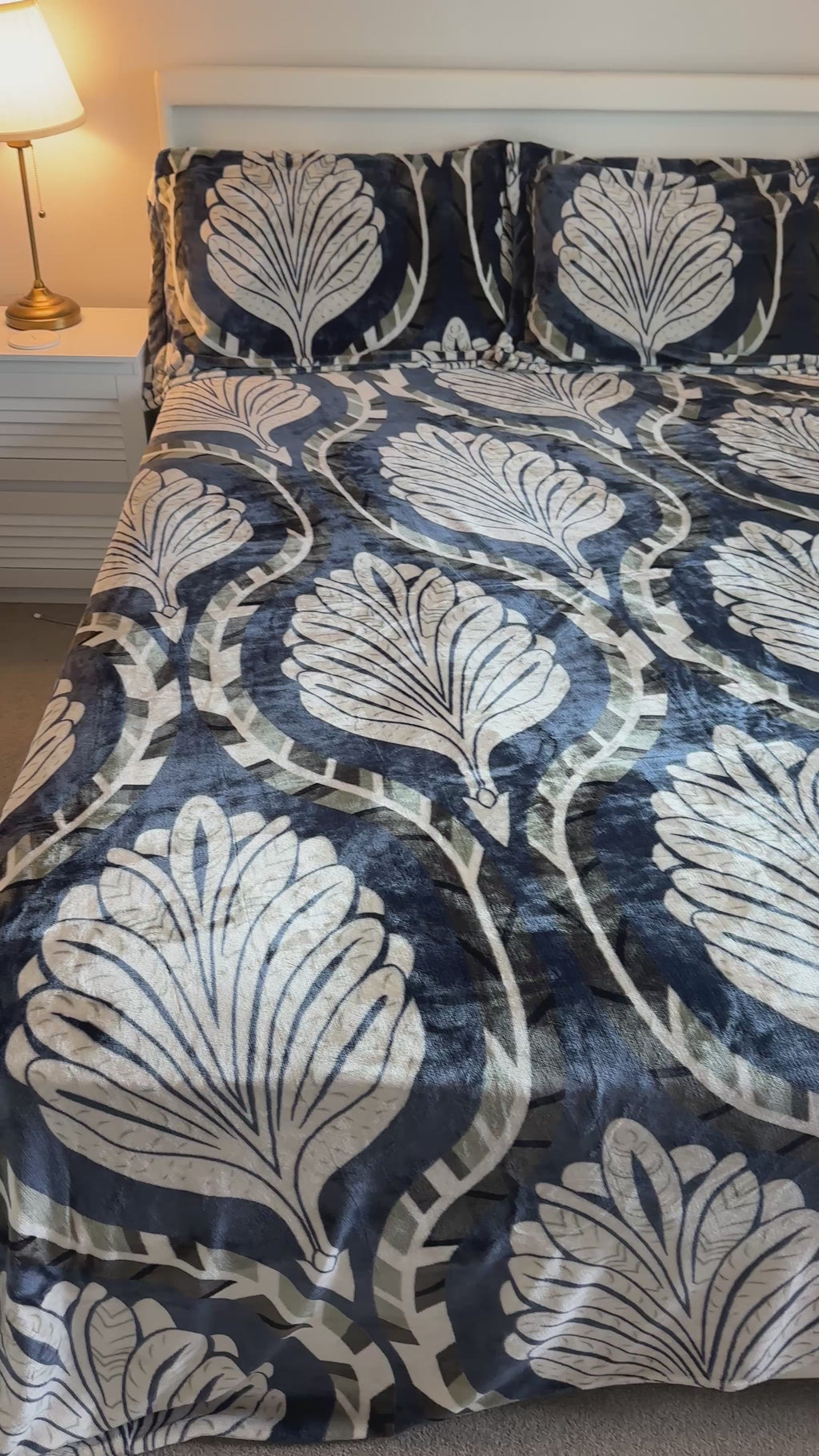 Premium Winter Bedsheet Set – Soft, Warm & Cozy