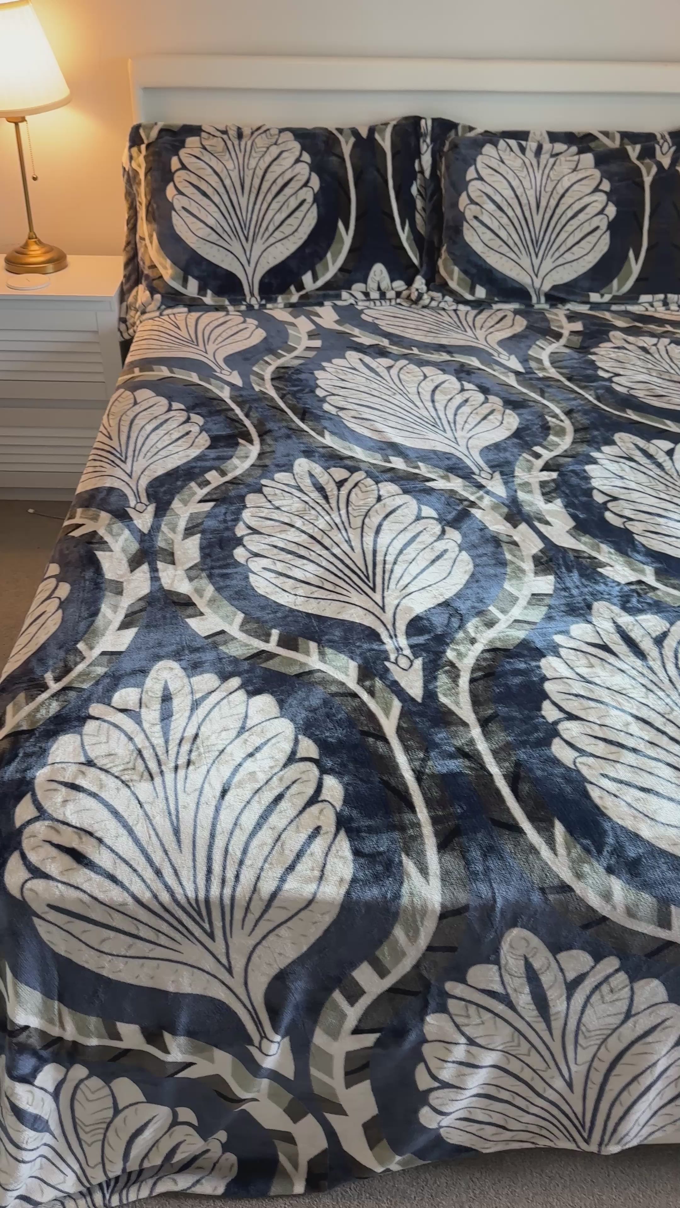 Premium Winter Bedsheet Set – Soft, Warm & Cozy