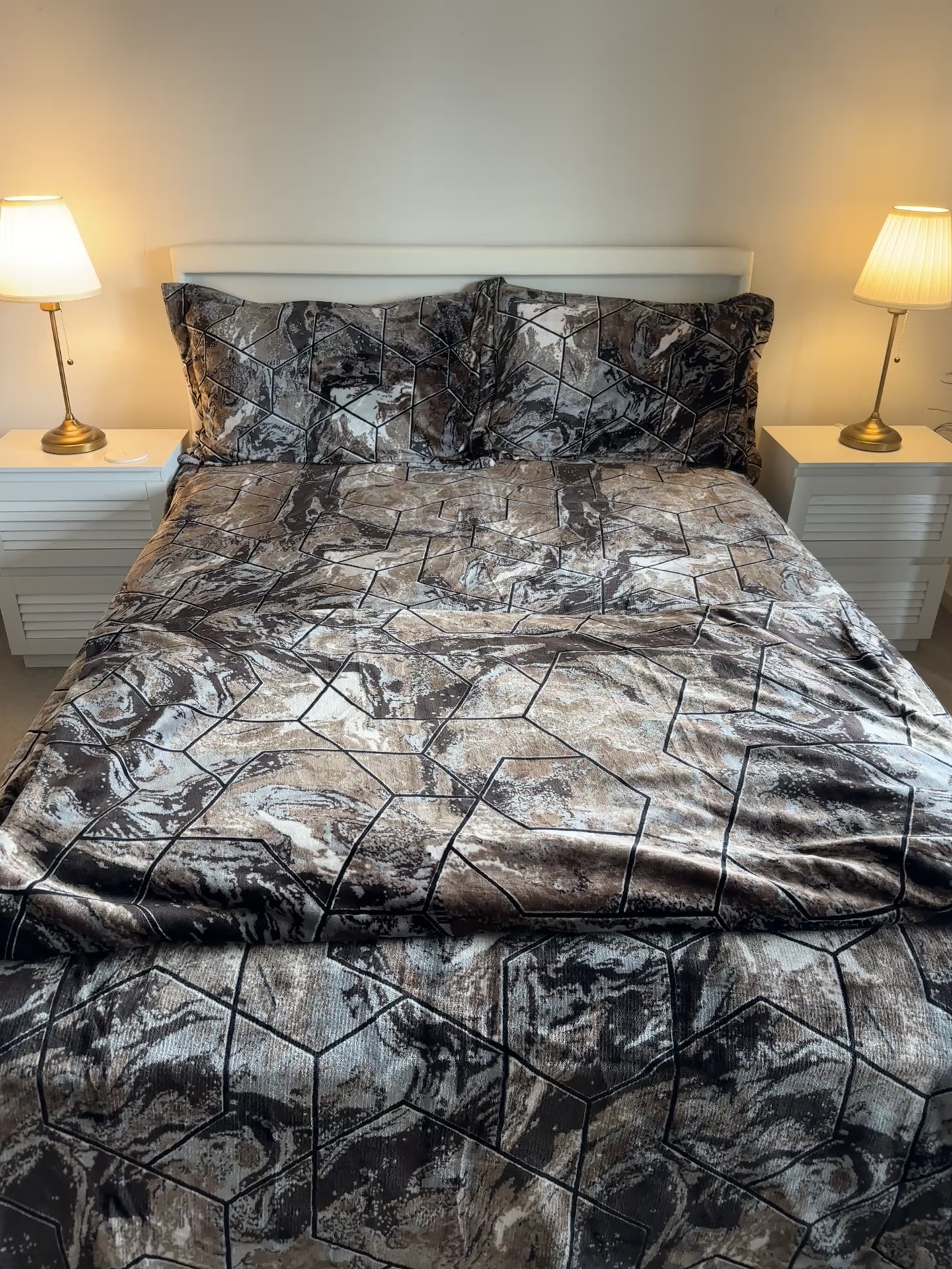 Modern Marble Geometric 4-Piece Quilt Set (2years Guarantee)