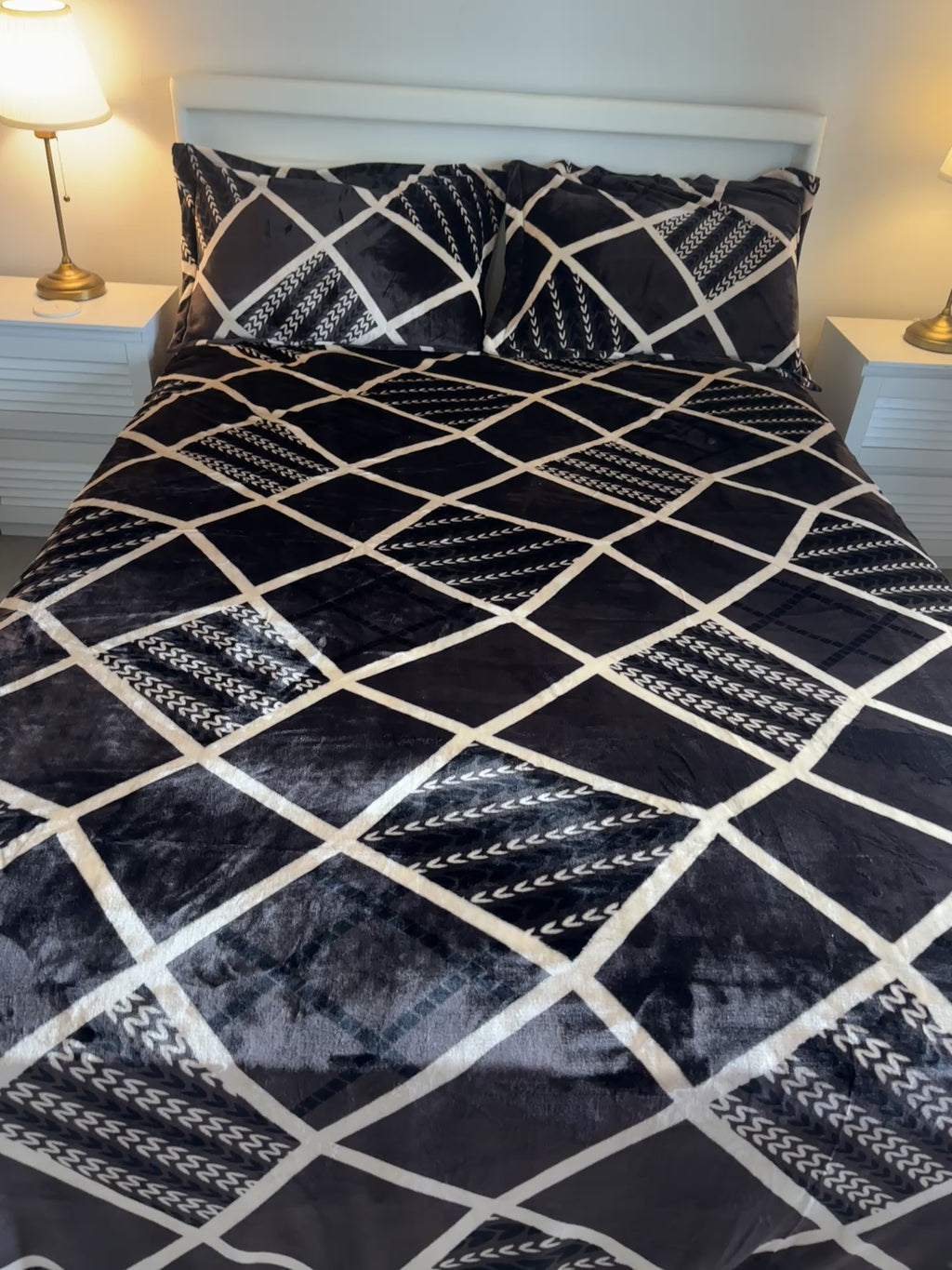 ✨3-Piece Luxury Geometric Bedsheet set✨