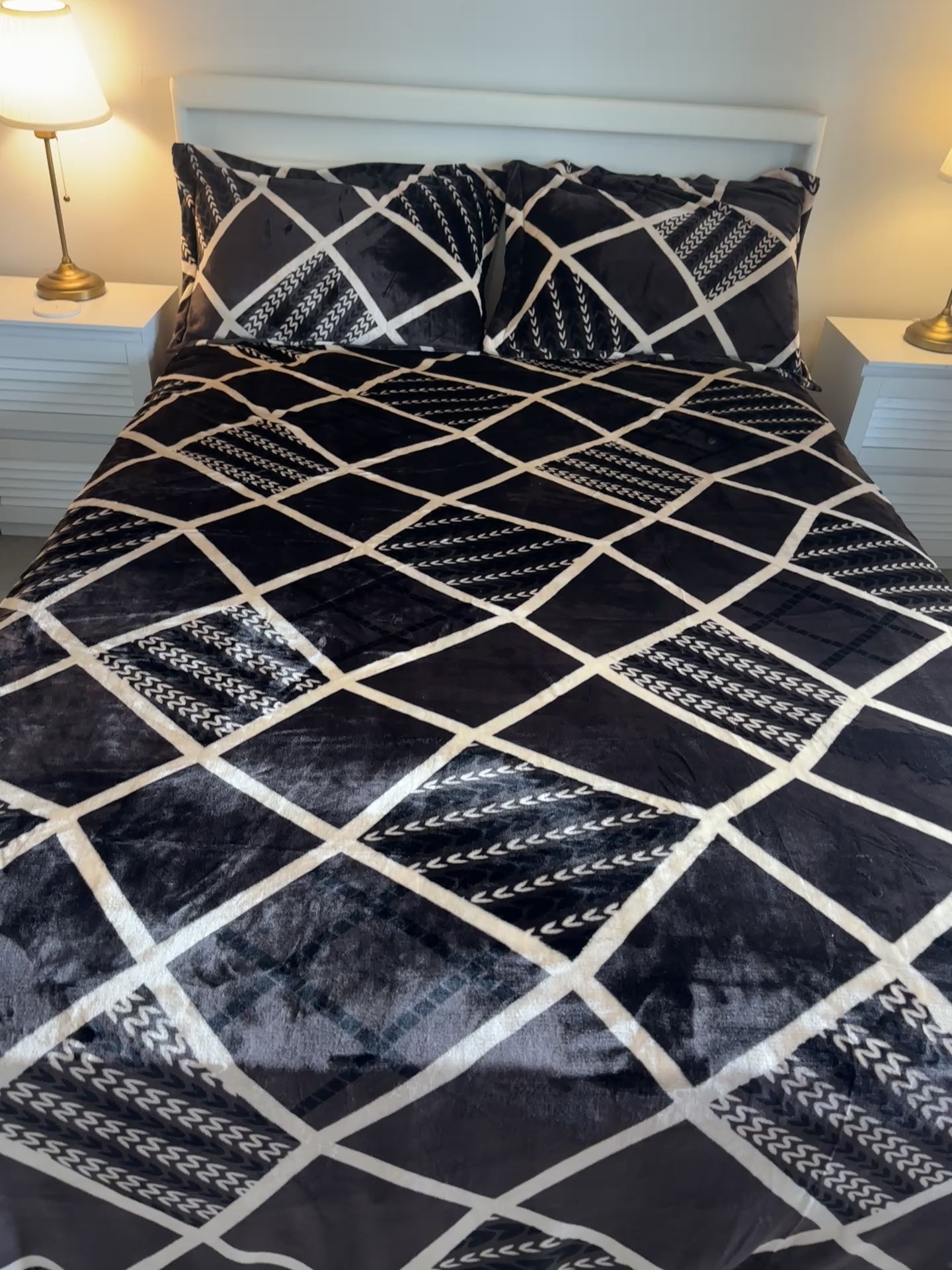 ✨3-Piece Luxury Geometric Bedsheet set✨